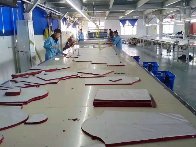 羽絨服生產現(xiàn)場