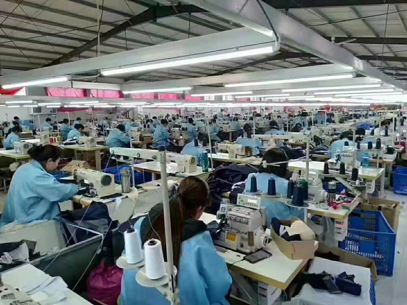 羽絨服生產現(xiàn)場