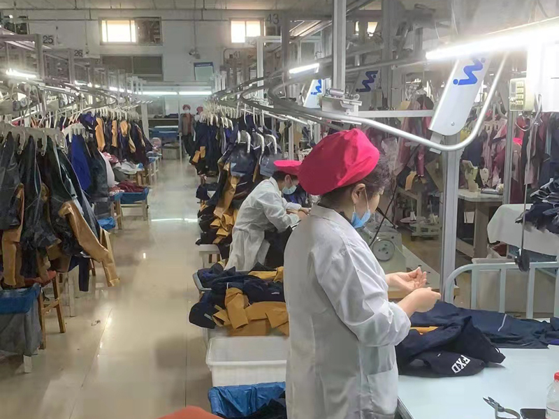 羽絨服生產現(xiàn)場
